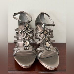 BCBGmaxazari “Jocelyn” taupe satin heeled platform sandal in size 9.5